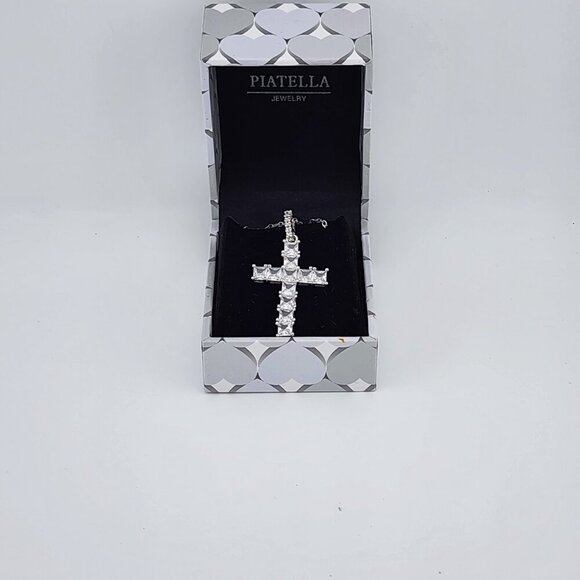 Square-Cut Gemstone Cross Necklace for a Modern Touch - Picture 4 of 6